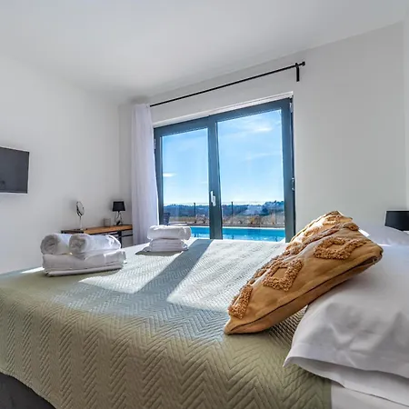 Aura Villa