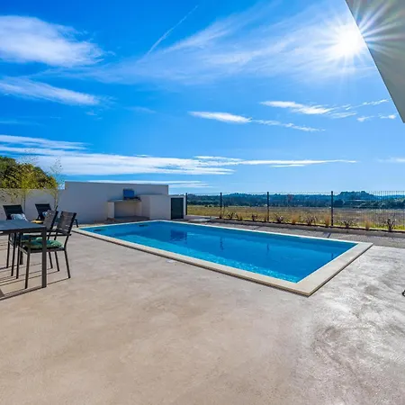 Villa Aura