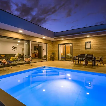 Villa Aura